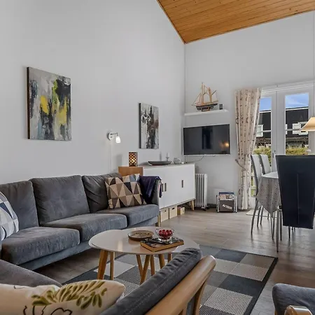 Benthe - 100m To The Fjord By Interhome Tabel